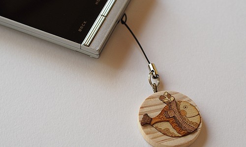 木はり絵ストラップ使用イメージ