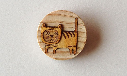 木はり絵ブローチ「トラネコ」